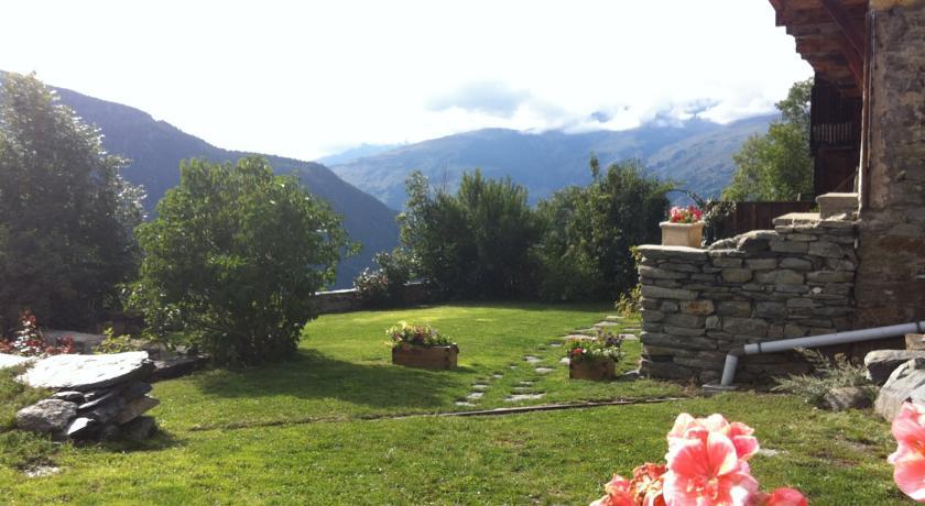 Отель Chalet des Laix