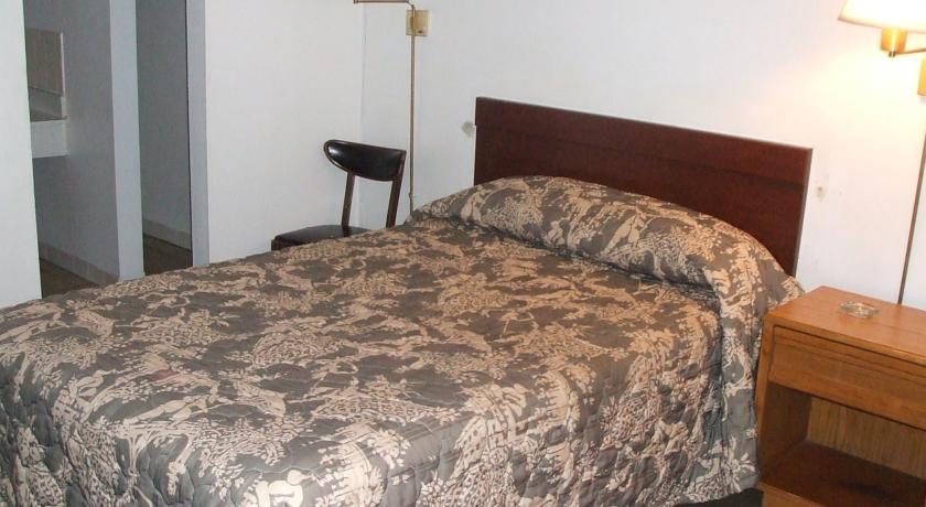 Отель Four Keys Motel