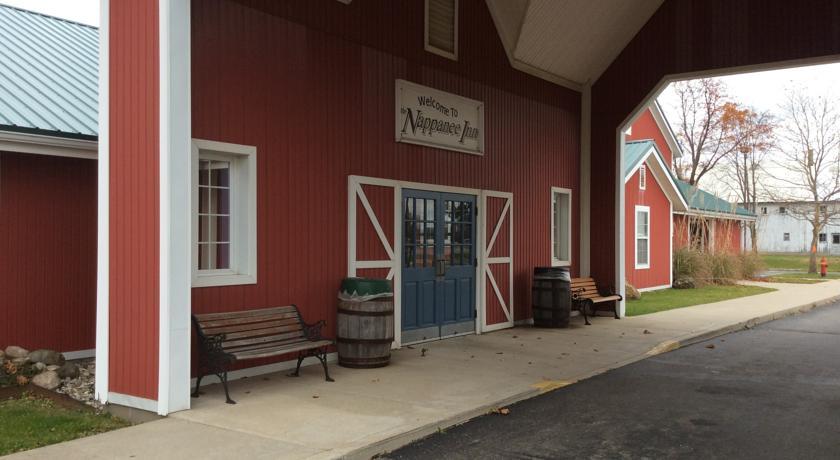 Отель The Nappanee Inn