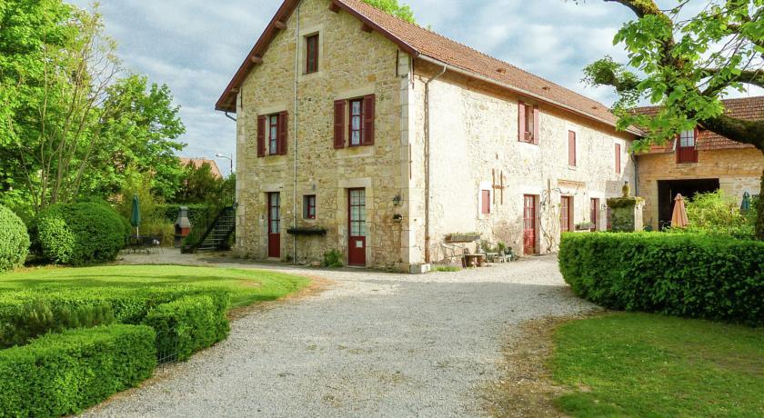 Апартаменты Three-Bedroom Holiday Home Saint Agnan I