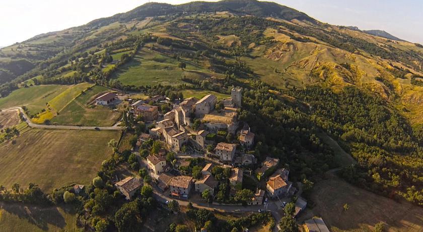 Апартаменты Petrella Guidi Lodge & Historical Hideaway
