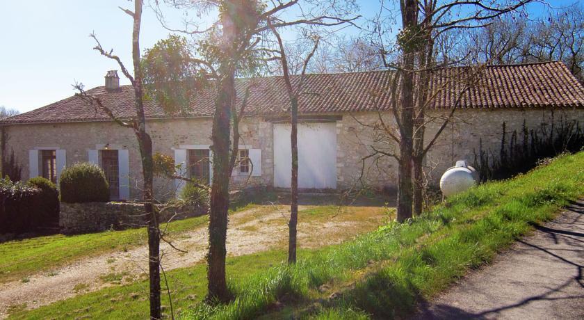 Апартаменты Three-Bedroom Holiday Home Sigoulès