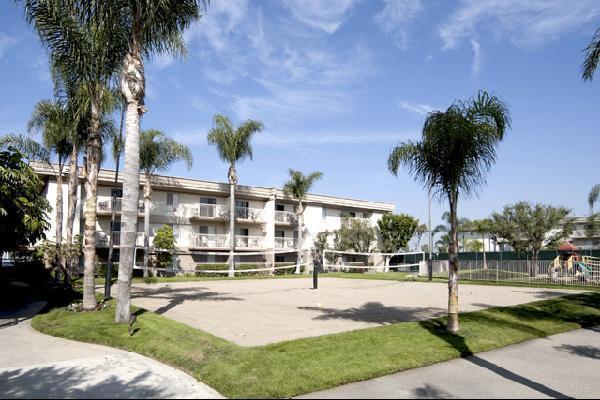 Апартаменты Oakwood at Eaves Seal Beach