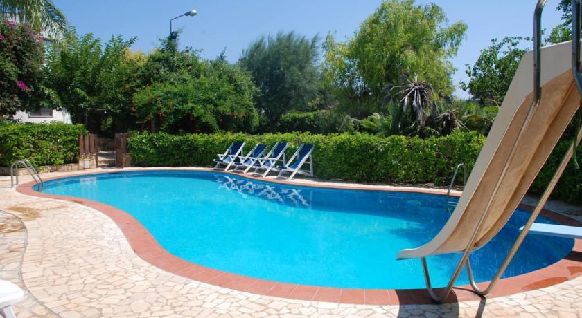 Апартаменты Villa Acacia con Piscina