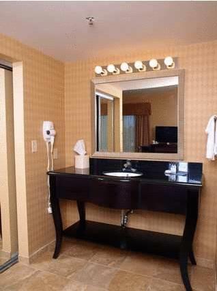 Отель Hampton Inn & Suites-Knoxville/North I-75