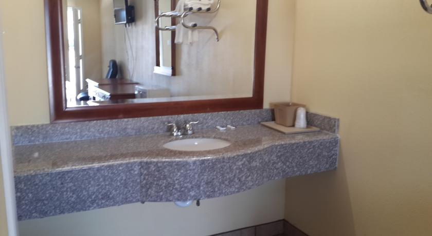 Отель Town & Country motel