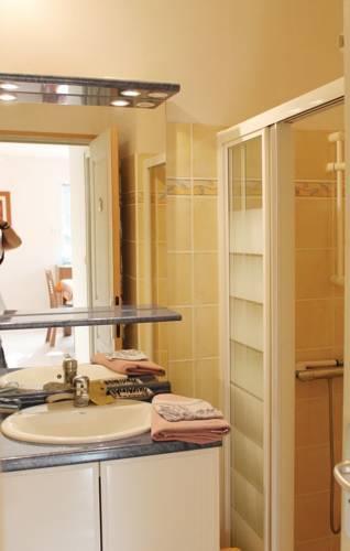 Апартаменты Three-Bedroom Holiday home Glageolais 04