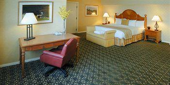 Отель Hilton Sonoma County Santa Ros