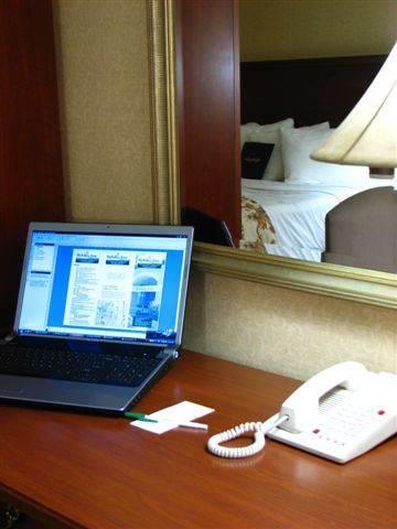 Отель Clarion Inn Evansville