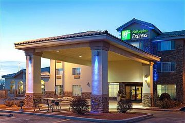 Отель Holiday Inn Express Hotel & Su