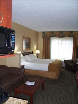 Отель Holiday Inn Express Hotel & Suites Bismarck