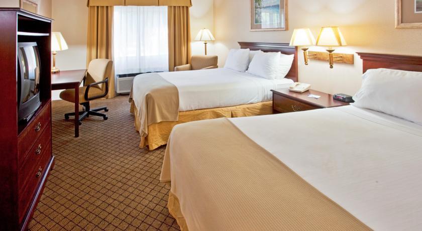 Отель Holiday Inn Express Hotel & Suites Bradenton West