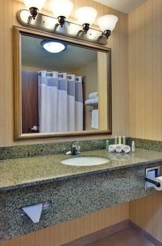 Отель Holiday Inn Express Hotel & Suites Dewitt (Syracuse)