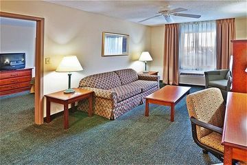 Отель Holiday Inn Express Hotel & Suites Edmond