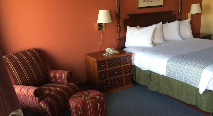 Отель The Executive Inn