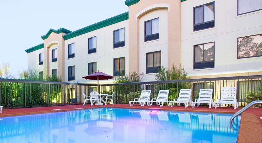 Отель Holiday Inn Express Fayetteville
