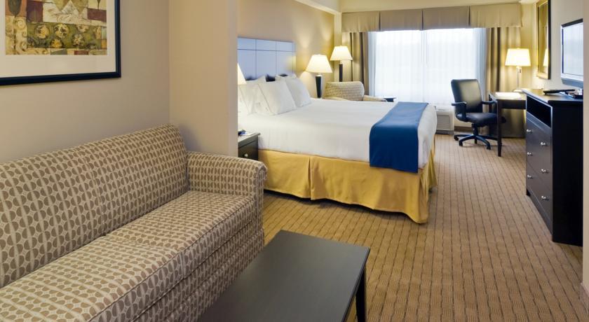 Отель Holiday Inn Express Hotel & Suites Fort Myers West - The Forum