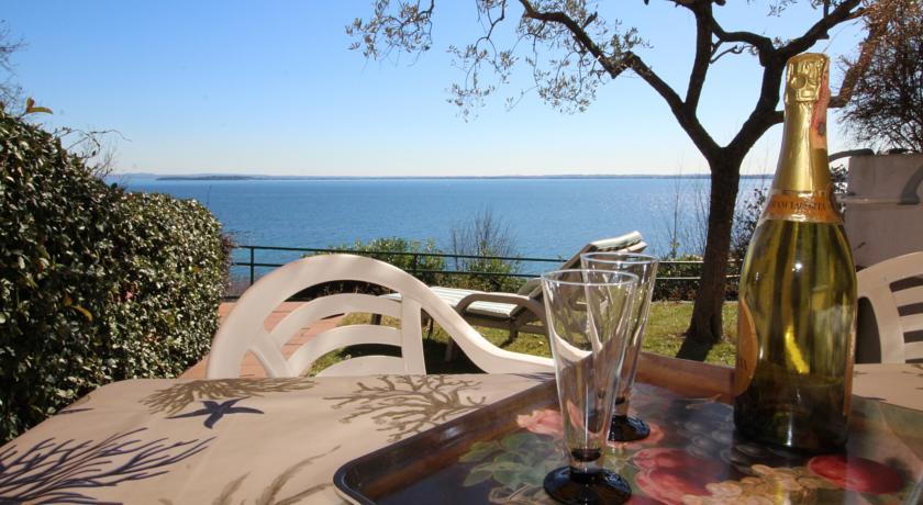 Апартаменты Trilocale Residence Gardazzurro