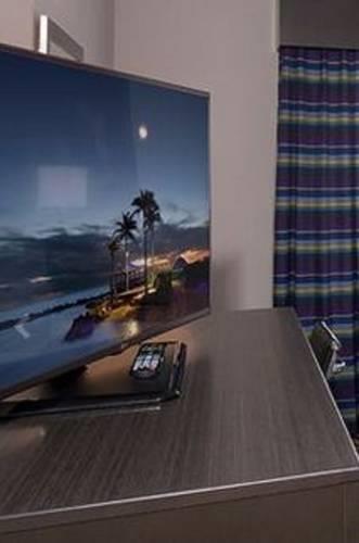 Отель Holiday Inn Express Hutchison