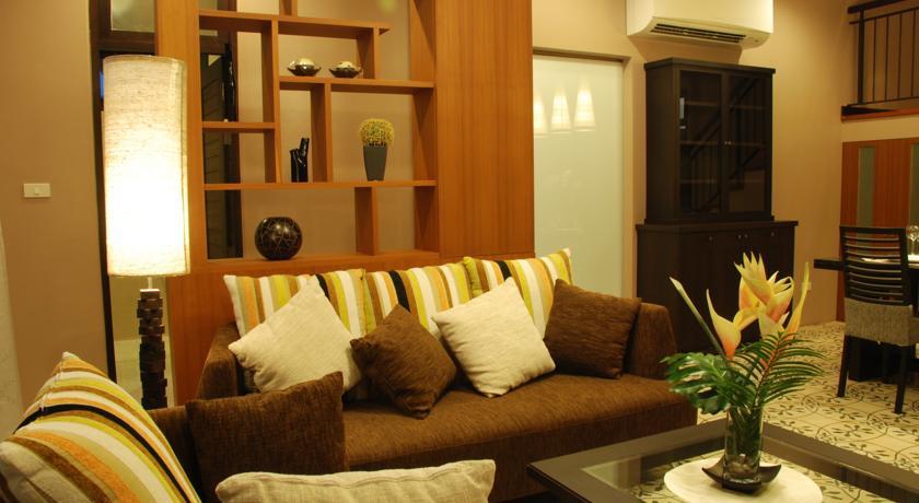 4 House Residence