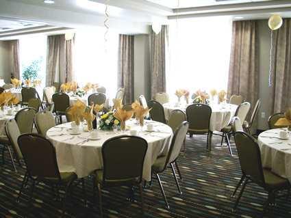 Отель Hampton Inn & Suites by Hilton Barrie