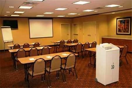 Отель Hampton Inn & Suites Warren