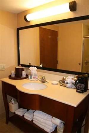Отель Hampton Inn Utica