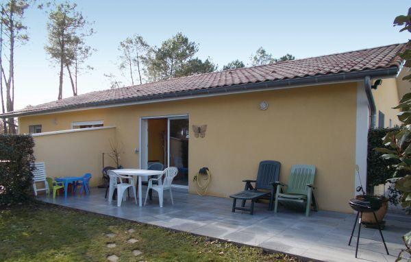 Апартаменты Two-Bedroom Holiday home chemin 08