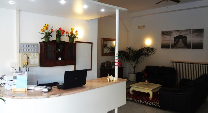 Отель Hotel La Perla