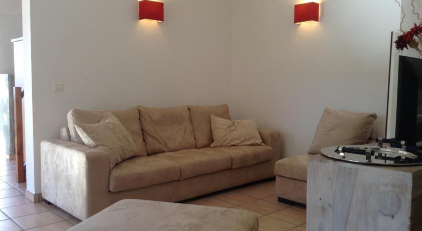 Апартаменты Joelle Guest House