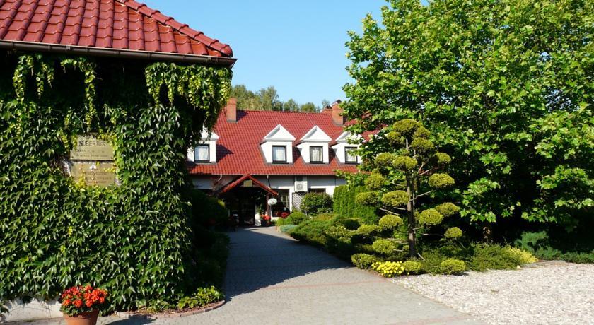 Отель Hubertus Aparthotel & Restaurant & Horse Club