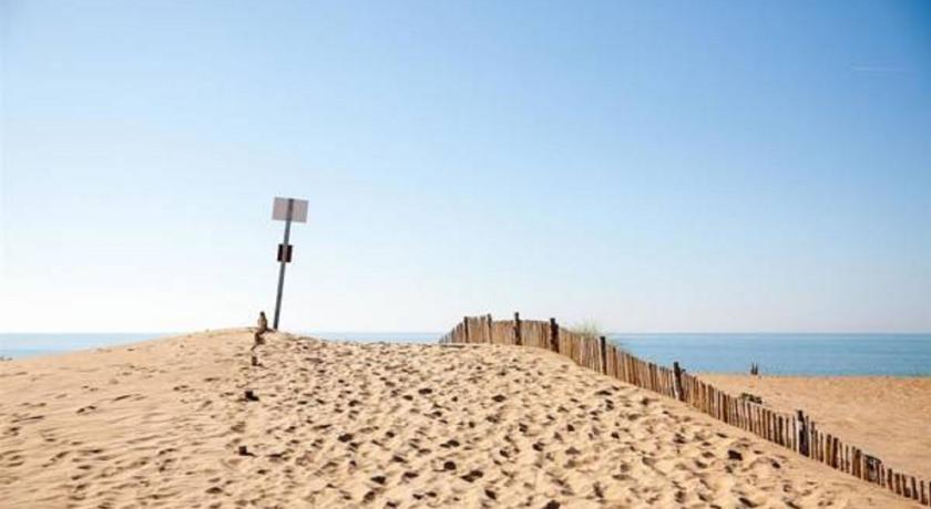 Отель Vacances Yes We Camp - Camping La Siesta