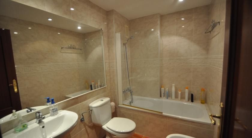Apartment Cami del Coll by HelloApartments