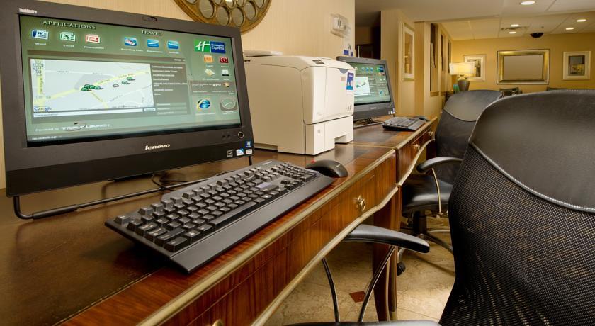 Отель Holiday Inn Express Fairfax-Arlington Boulevard