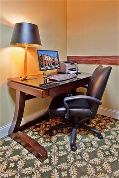 Holiday Inn Express Hotel & Suites Atlanta-Emory University Area