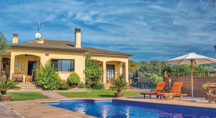 Апартаменты Four-Bedroom Holiday home Tordera with Mountain View 02