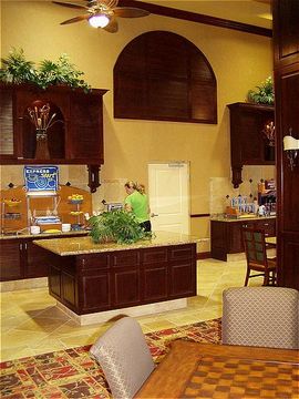 Отель Holiday Inn Express Hotel & Suites Bloomington