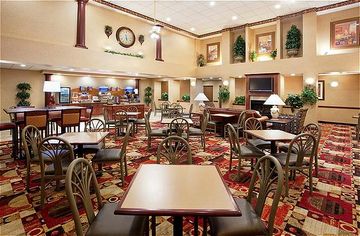 Отель Holiday Inn Express Hotel & Suites Bowling Green
