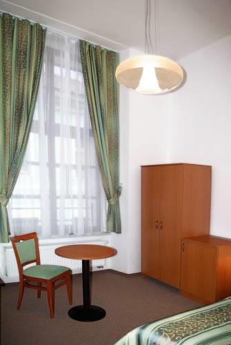 Отель Wellness hotel Rezidence