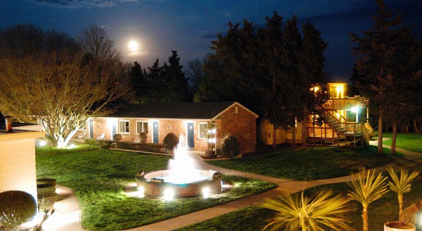 Отель Breezeway Resort