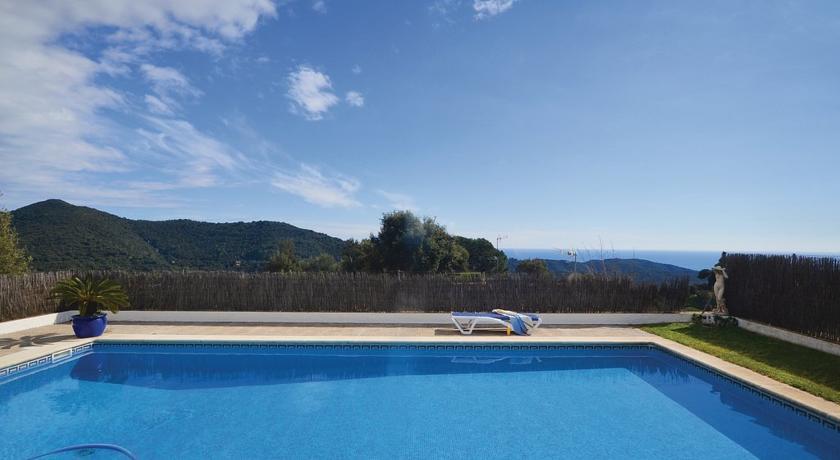 Апартаменты Three-Bedroom Holiday home St. Cebria de Vallalta with Mountain View 02