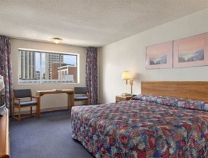 Отель Ramada Milwaukee Downtown Hotel