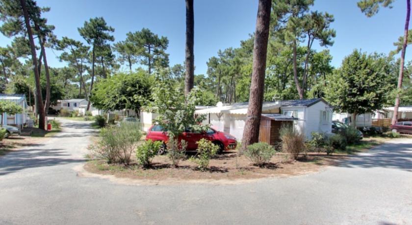 Отель Camping-Club Les Pins