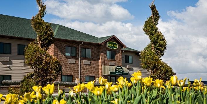 Отель Settle Inn and Suites Seneca