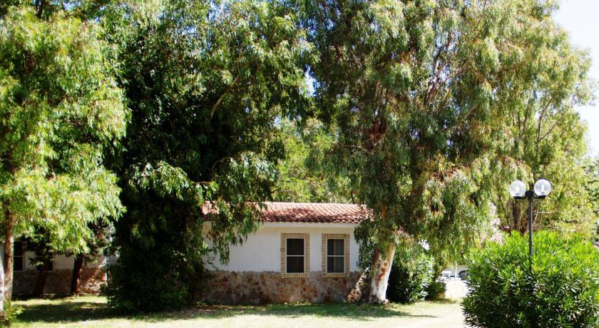 Отель Villaggio Camping Rancho