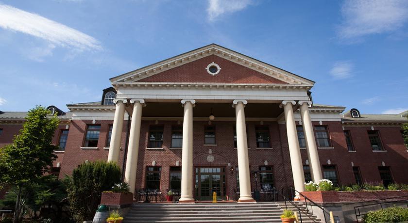 Отель McMenamins Grand Lodge