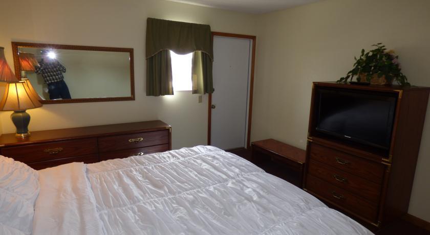 Отель Four Seasons Motel