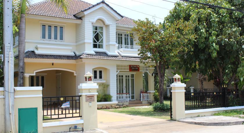 Апартаменты Baan Thanapas Home in Village