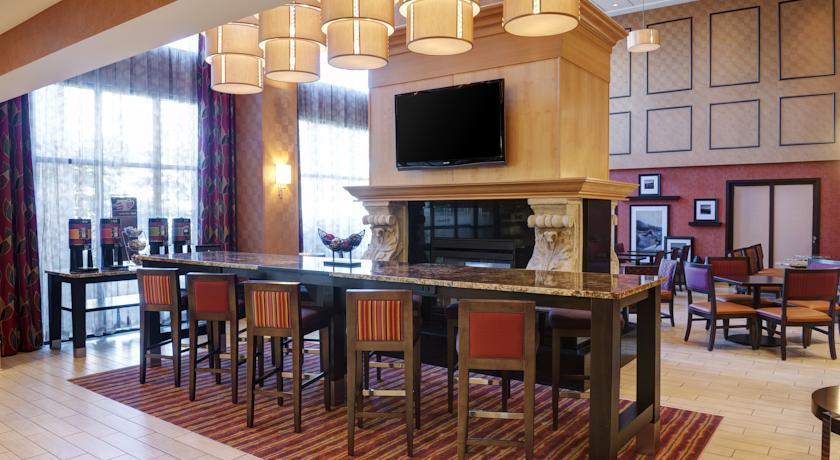 Отель Hampton Inn & Suites Langley-Surrey