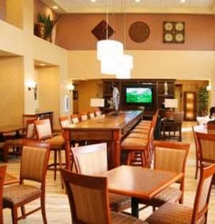 Отель Hampton Inn & Suites by Hilton Moncton
